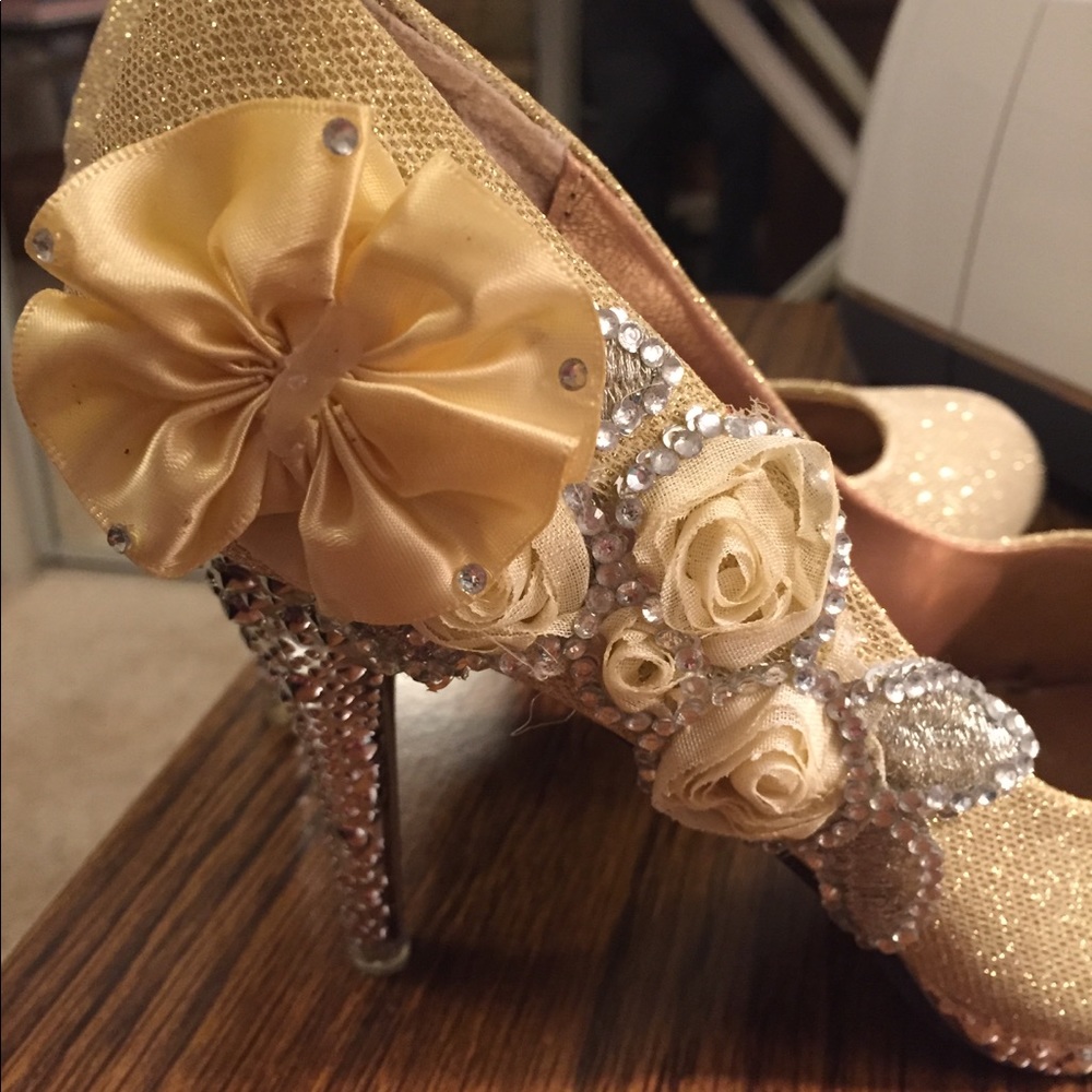 Party Shoes!  Size 36 or 9 US Soft Yellow Bling!
